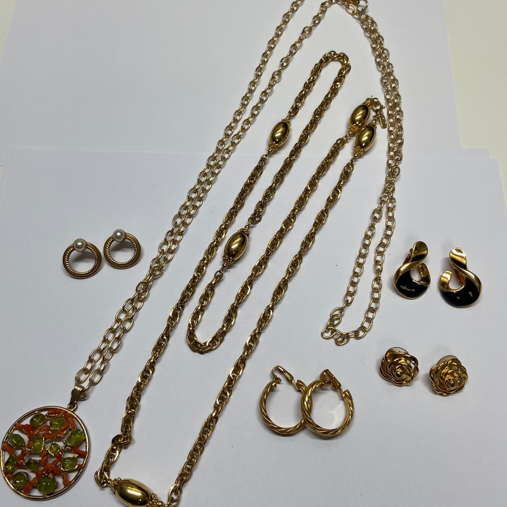Vintage Gold Tone Mixed Costume Jewelry Lot